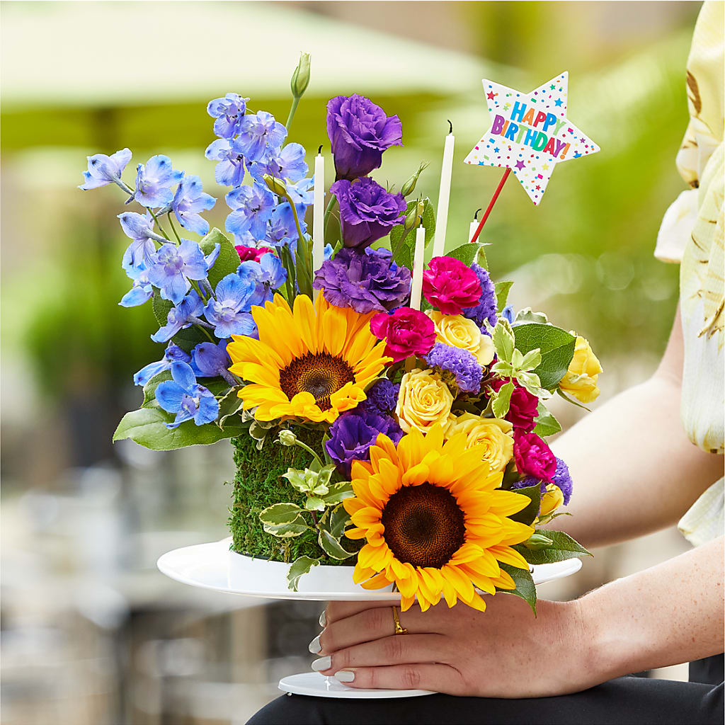 Star of the Day Floral Cake –  Creative Florist, Cherry Valley MA