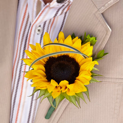 Free Spirit Boutonniere –  Creative Florist, Cherry Valley MA